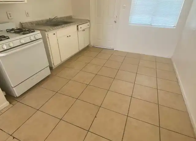 Property at 1012 Rodgers Rd Unit 101211 Rogers-1, Hanford, CA, 93230, 2 beds, 1 bath, [object Object]