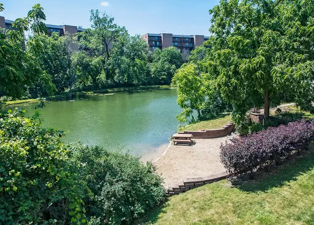 Photo of 16703 Lakewood Dr, Tinley Park, IL 60477