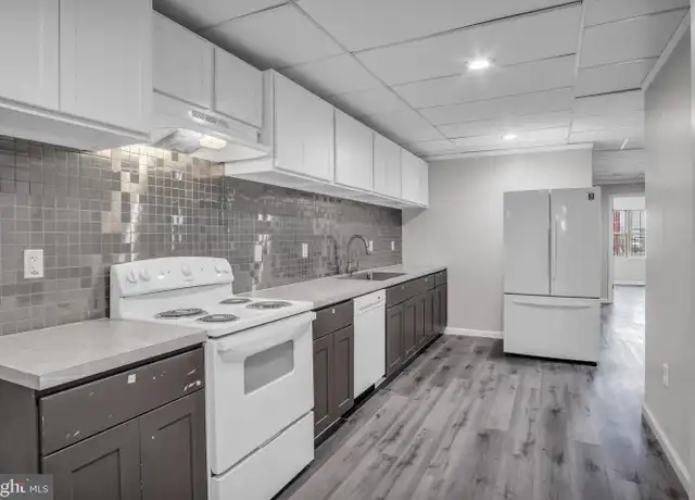 Property at 729 E Market St Unit B, York, PA, 17403, 3 beds, 1 bath, [object Object]