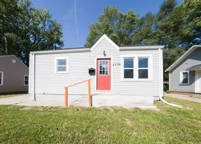 Property at 2706 SW 7th St, Des Moines, IA, 50315, 4 beds, 1 bath, [object Object]