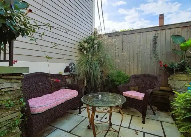 Property at 70 Pelham St Unit B, Newport, RI, 02840, 1 bed, 1 bath, [object Object]