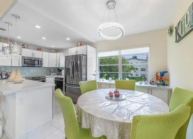 Property at 18 Mansfield a, Boca Raton, FL, 33434, 2 beds, 1.5 baths, [object Object]
