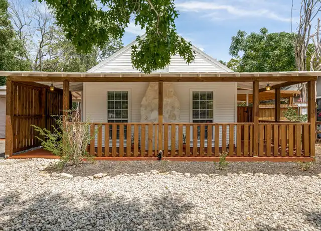 Property at 129 N Plant Ave, Boerne, TX, 78006, 3 beds, 2 baths, [object Object]