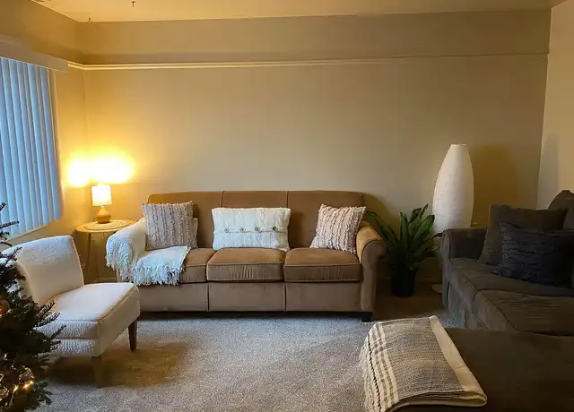 Property at Roberts Apartments - 212 N Main St, Oxford, OH, 45056, 1-2 bed, 1 bath, [object Object]
