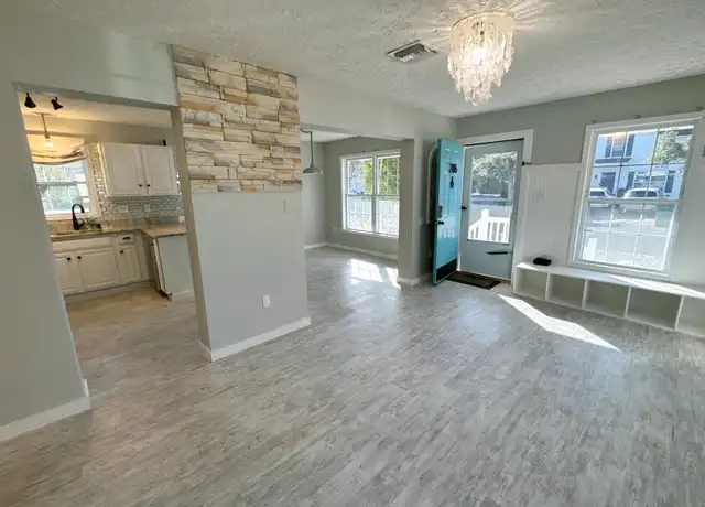 Property at 286 Leawood Cir, Naples, FL, 34104, 3 beds, 3 baths, [object Object]