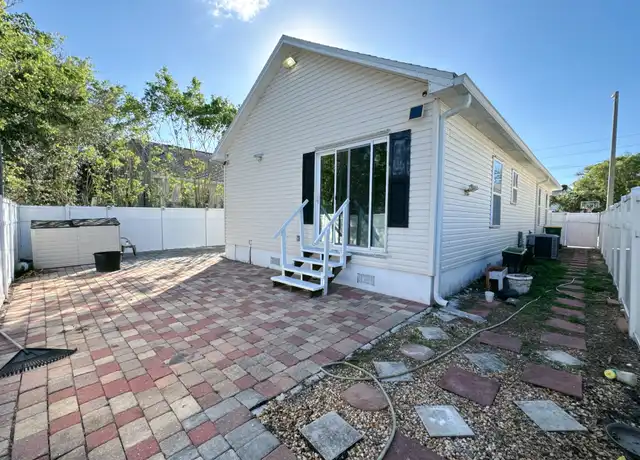 Property at 286 Leawood Cir, Naples, FL, 34104, 3 beds, 3 baths, [object Object]