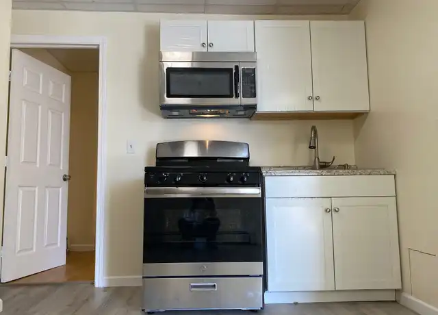 Property at 47 Pleasant St Unit 1, Waterbury, CT, 06706, 3 beds, 1 bath, [object Object]