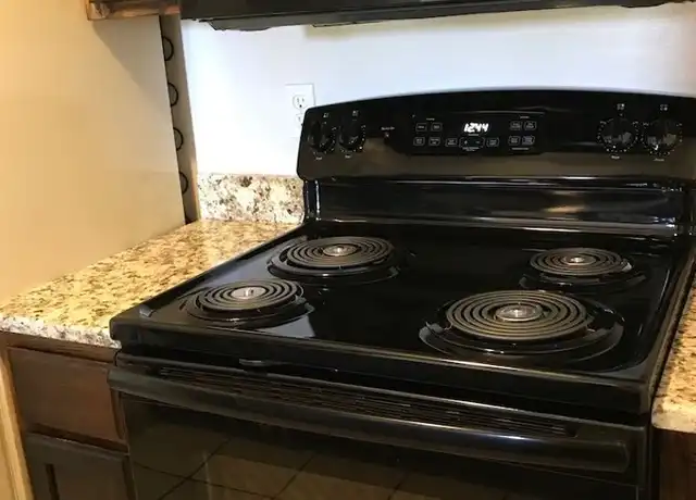 Property at 621 Gateway Ct Unit F, Lawrence, KS, 66049, 2 beds, 1 bath, [object Object]