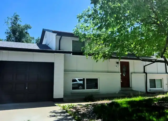 Property at 912 S Zephyr Ct, Lakewood, CO, 80226, 4 beds, 2 baths, [object Object]