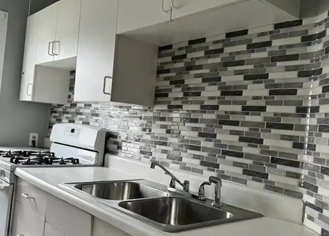 Property at 130 Mott St Unit 2, New Bedford, MA, 02744, 3 beds, 1 bath, [object Object]