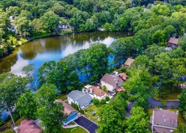 Property at 14 Lakeside Trl, Kinnelon, NJ, 07405, 3 beds, 3.5 baths, [object Object]