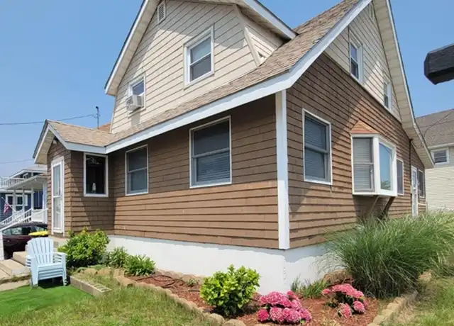 Property at 2 Arthur St Unit House, Hull, MA, 02045, 3 beds, 2 baths, [object Object]