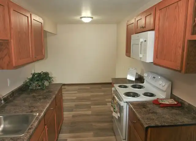 Property at 3535 N Main St Apt B-6, Davenport, IA, 52806, 2 beds, 1 bath, [object Object]