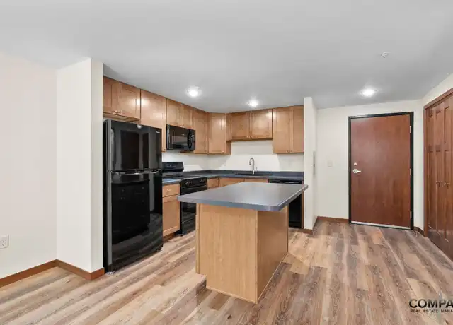 Property at 610 Gray St Unit 002, Eau Claire, WI, 54701, 1 bed, 1 bath, [object Object]