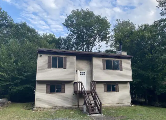Property at 896 Country Place Dr, Tobyhanna, PA, 18466, 5 beds, 2 baths, [object Object]