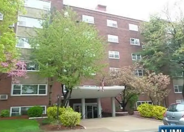 Property at 2160 N Central Rd Unit 2 L, Fort Lee, NJ, 07024, 2 beds, 1 bath, [object Object]