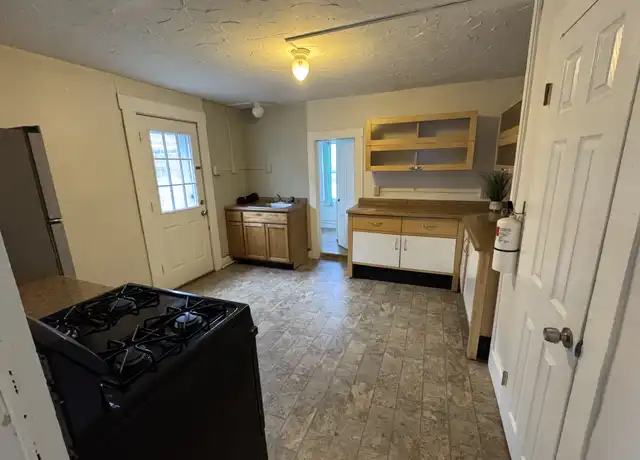 Property at 39 Grant Ave Unit 4, Rutland, VT, 05701, 1 bed, 1 bath, [object Object]