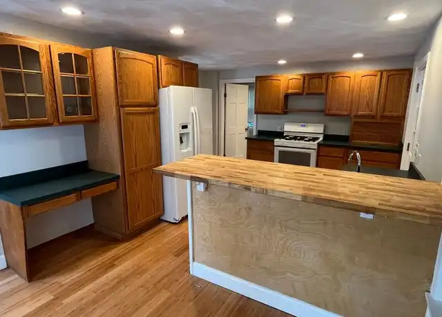 Property at 10 Mission Pl, Lowell, MA, 01852, 4 beds, 2 baths, [object Object]