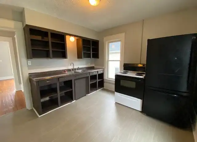 Property at 147 8th St NW Unit Up, Barberton, OH, 44203, 2 beds, 1 bath, [object Object]