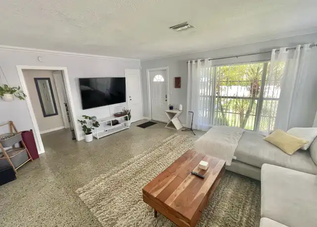 Property at 803 NE 7th Ave, Delray Beach, FL, 33483, 2 beds, 1 bath, [object Object]