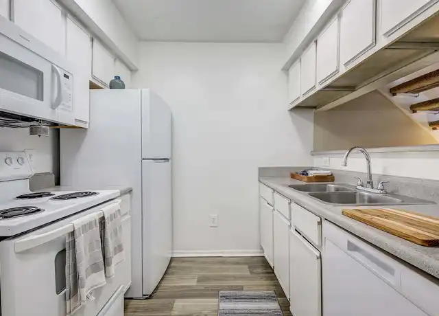 Property at ReNew on Ridgewood Apartments - 5000 Ridgewood Rd, Jackson, MS, 39211, 1-3 bed, 1-2 bath, [object Object]