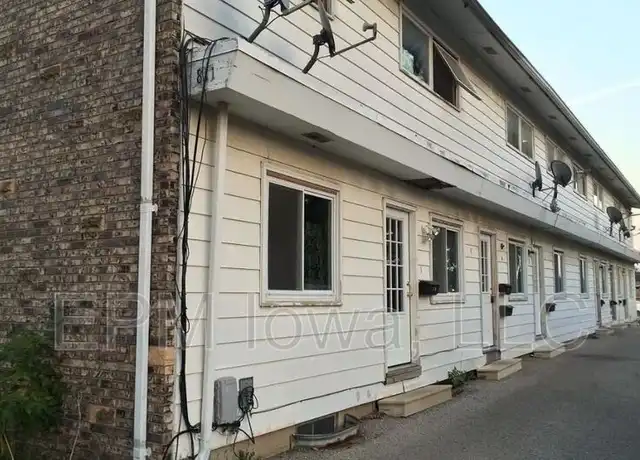 Property at 811 W 3rd St #3, Waterloo, IA, 50701, 1 bed, 1 bath, [object Object]