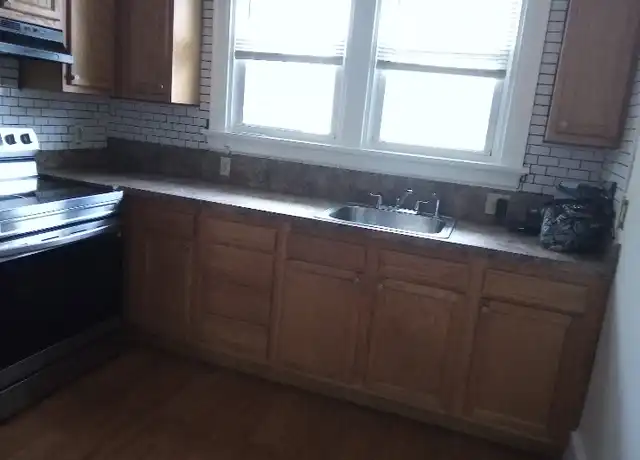 Property at 955 Dana Ave, Cincinnati, OH, 45229, 5 beds, 2 baths, [object Object]
