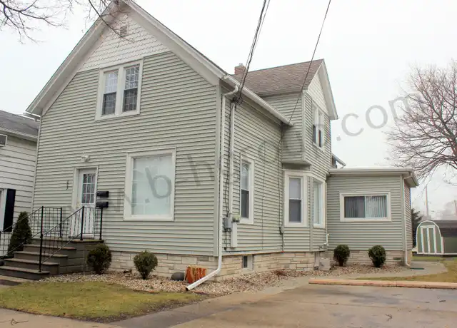 Property at 609 45th St Unit Lower, Kenosha, WI, 53140, 2 beds, 1 bath, [object Object]