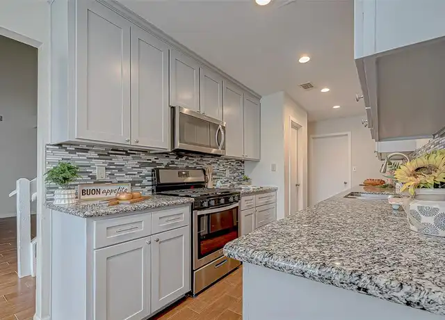 Property at 2022 Highland Hills Dr, Sugar Land, TX, 77478, 3 beds, 2 baths, [object Object]