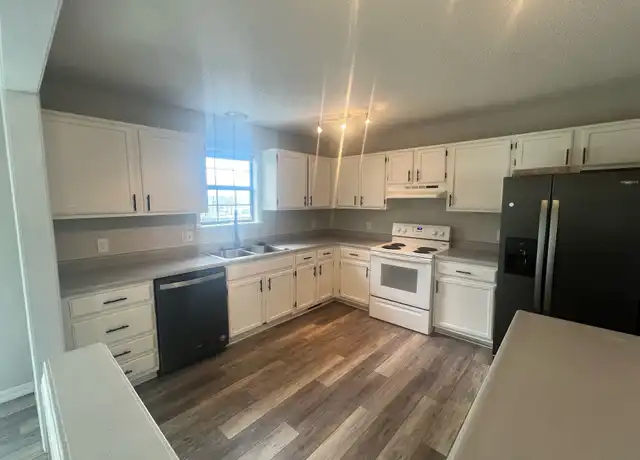 Property at 604 SE 105th Rd, Warrensburg, MO, 64093, 4 beds, 2.5 baths, [object Object]
