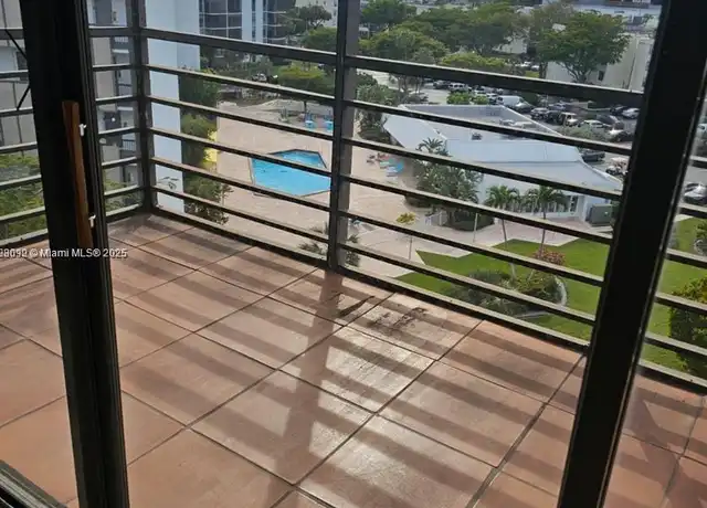 Property at 20500 W Country Club Dr #804, Aventura, FL, 33180, 1 bed, 1.5 baths, [object Object]