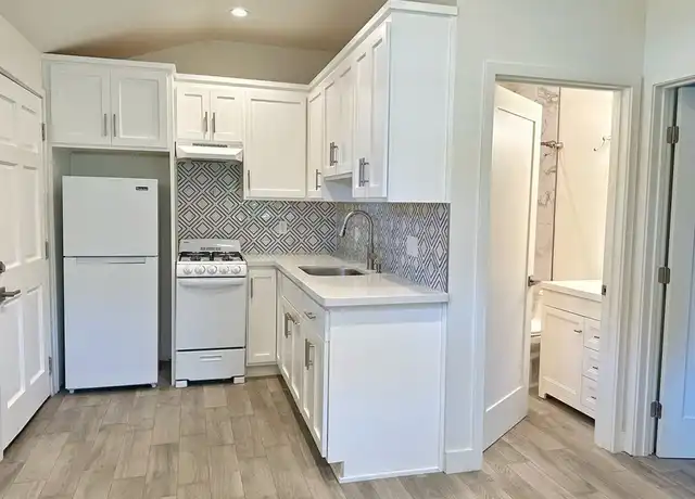 Property at 7052 Whitaker Ave, Lake Balboa, CA, 91406, 1 bed, 1 bath, [object Object]