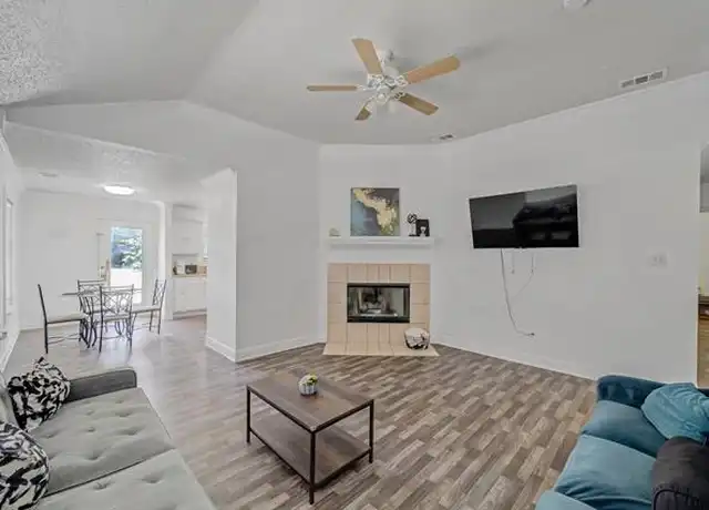 Property at 416 E 9th St, Dallas, TX, 75203, 4 beds, 2 baths, [object Object]