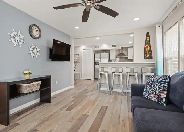 Property at 1028 Avenue K Unit 2, Galveston, TX, 77550, 2 beds, 1 bath, [object Object]