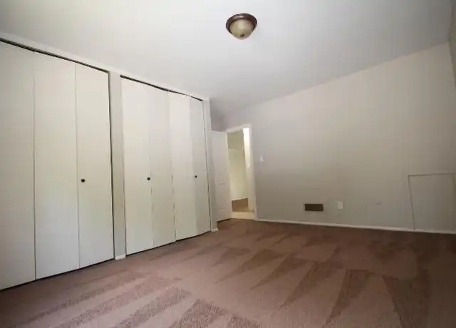 Property at 422 E Wheeling St, Washington, PA, 15301, 2 beds, 1 bath, [object Object]