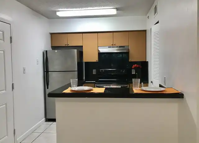 Property at 620 S Park Rd Unit 15-2, Hollywood, FL, 33021, 1 bed, 1 bath, [object Object]