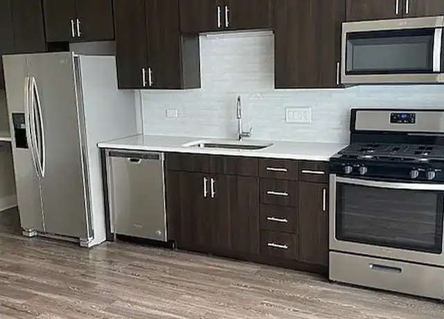 Property at 444 Social - 444 Parkway Dr, Lincolnshire, IL, 60069, 2 beds, 2 baths, [object Object]
