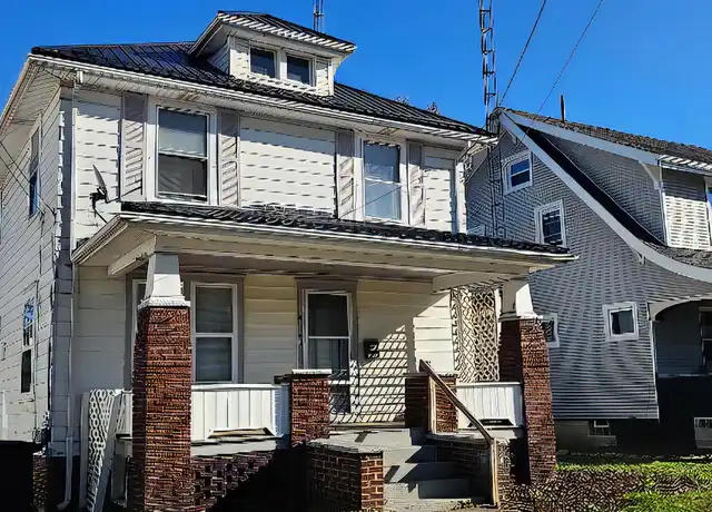 Property at 916 Roslyn Ave SW, Canton, OH, 44710, 1 bed, 1 bath, [object Object]