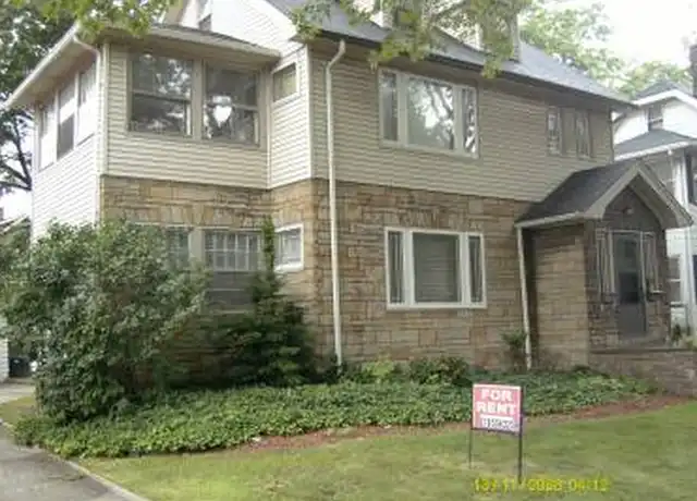 Property at 2134 Stillman Rd Unit 3rd, Cleveland Heights, OH, 44118, 1 bed, 1 bath, [object Object]