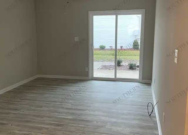 Property at Knox Manor - 550 Winfield Dr, Bowling Green, KY, 42103, 1 bed, 1 bath, [object Object]