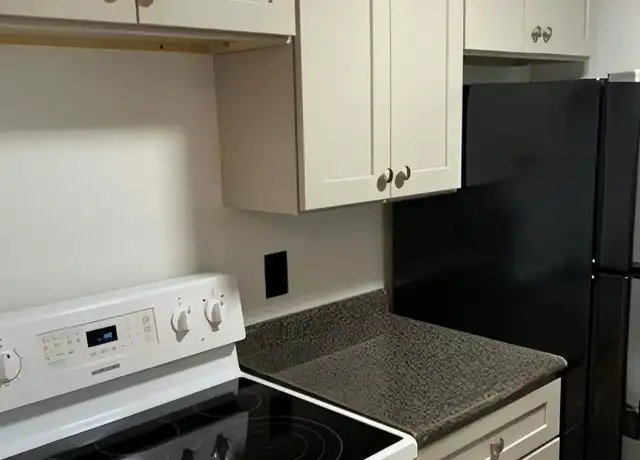 Property at 31 Grove St Unit B, Chestnut Hill, MA, 02467, 1 bed, 1 bath, [object Object]