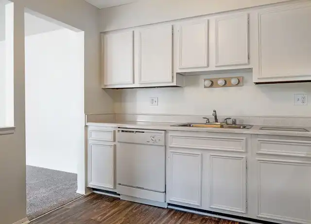 Property at Elizabeth Lake Estates - 5278 Rosamond Ln, Waterford Twp, MI, 48327, 1-2 bed, 1-1.5 bath, [object Object]