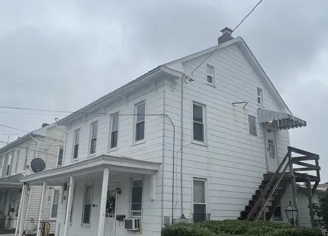 Property at 33 W Middle St Unit 2, Hanover, PA, 17331, 2 beds, 1 bath, [object Object]