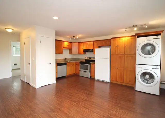 Property at 4232 SE Cesar Estrada Chavez Blvd Unit 4230, Portland, OR, 97202, 1 bed, 1 bath, [object Object]
