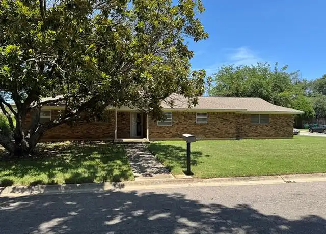 Property at 1009 Imperial Dr, Denton, TX, 76209, 3 beds, 2 baths, [object Object]