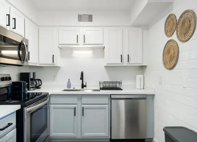 Property at Fringe Courtyards - 2242 E Pinchot Ave, Phoenix, AZ, 85016, 1-2 bed, 1 bath, [object Object]
