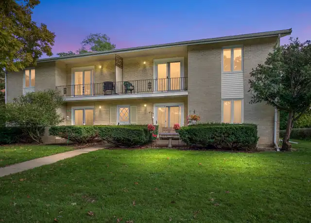 Property at 31 Green Oaks Dr, Crystal Lake, IL, 60014, 2 beds, 1 bath, [object Object]