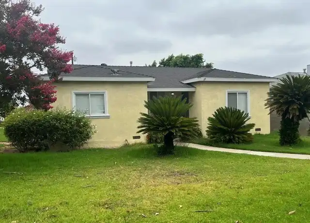Property at 725 W 10th St, Corona, CA, 92882, 3 beds, 2 baths, [object Object]