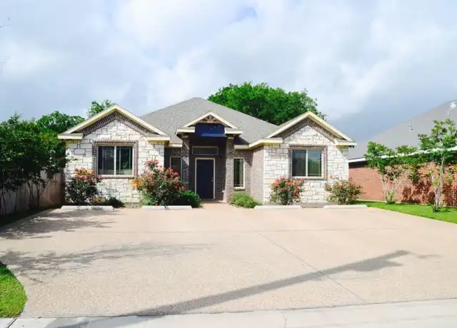 Property at 2005 S 16th St, Waco, TX, 76706, 4 beds, 4.5 baths, [object Object]
