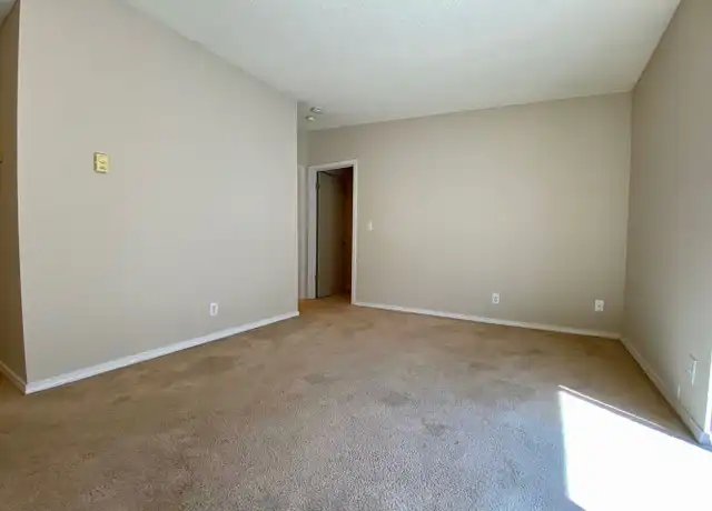 Property at Twin Oaks Apartments - 5263 15th Ave NE, Seattle, WA, 98105, 1 bed, 1 bath, [object Object]